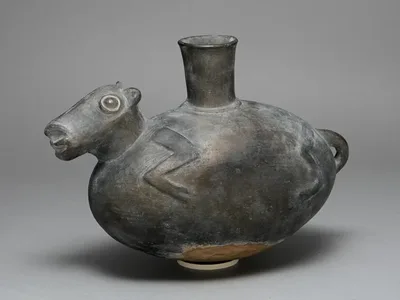 Blackware Vessel in the Form of a Llama by Chimú, 1200–1450