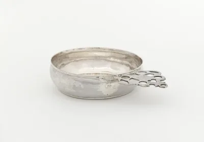 Porringer by Moody Russell, c. 1725